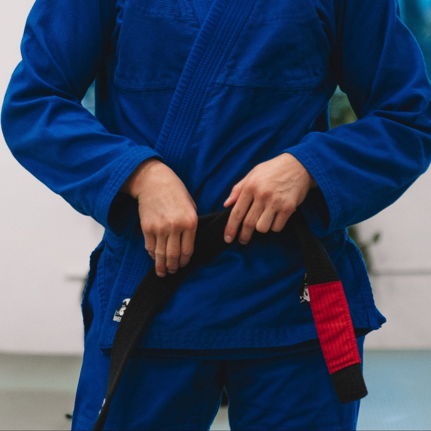 Heather Morgan tying her black belt before a workshop