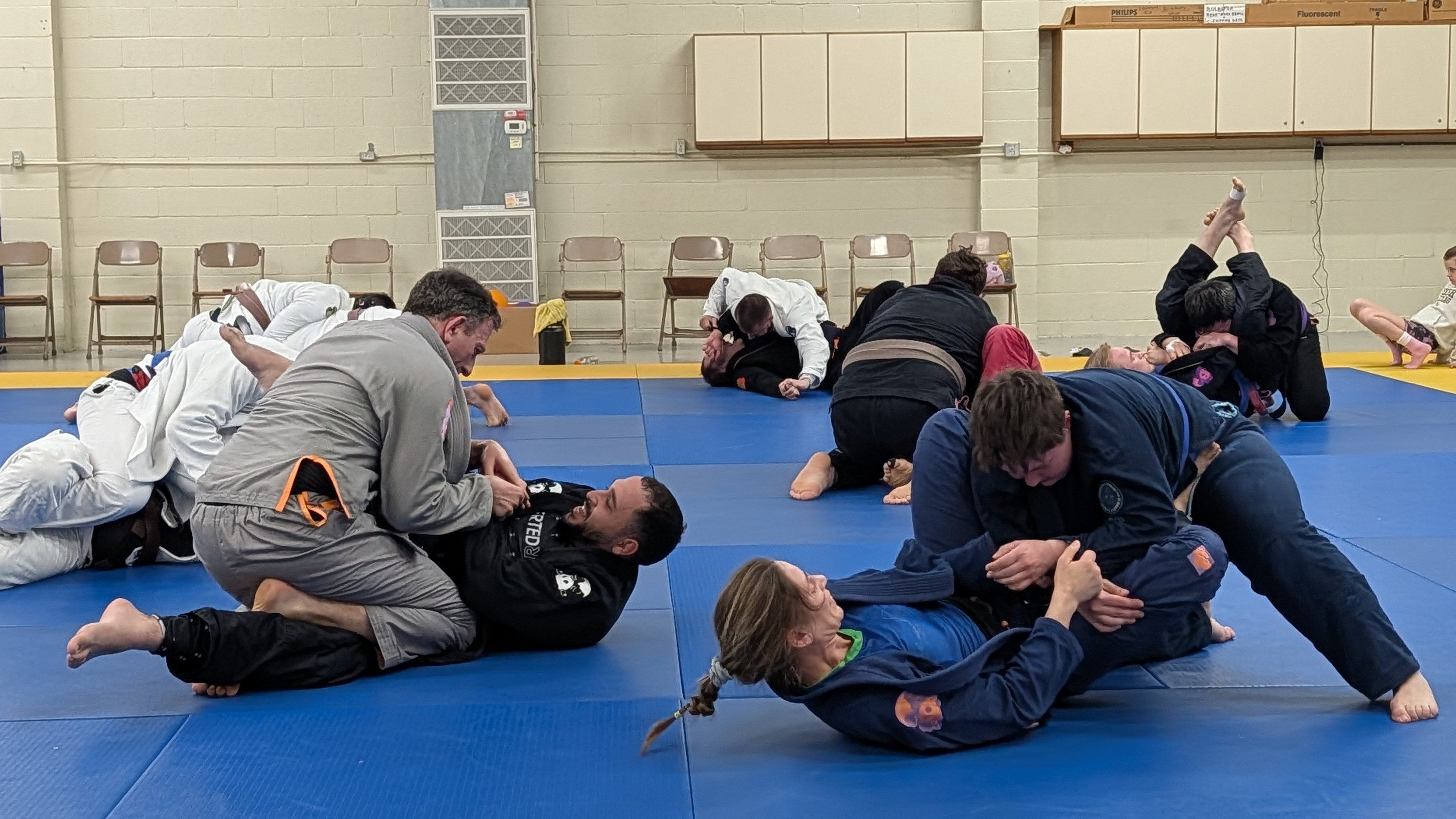 A full class rolling on the mats at Inverted Gear Academy